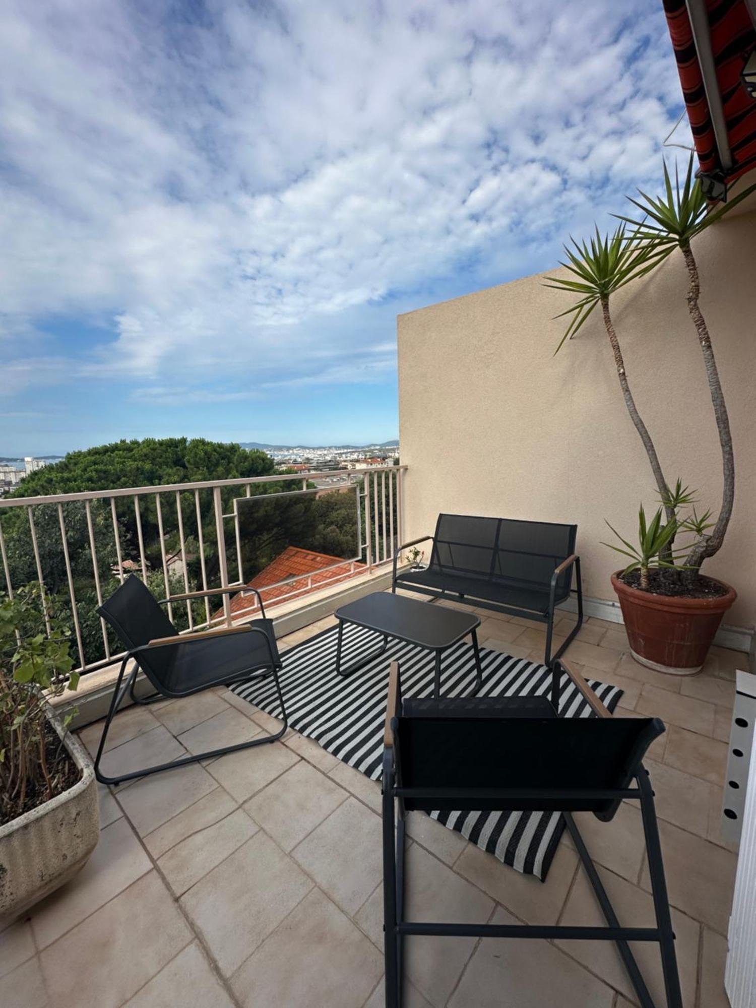 Ferienwohnung T4 Avec Terrasse Et Garage Prive Toulon Exterior foto